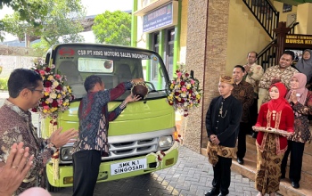 Program CSR, HMSI Serahkan 1 Unit Truk ke SMK Singosari Malang dan SMKN 2 Pengasih Kulonprogo