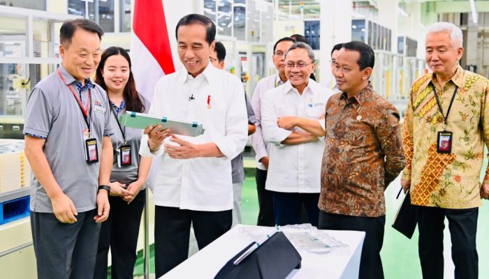 Presiden Jokowi Tinjau Pabrik Baterai Mobil Listrik PT Hyundai LG Industry di Karawang