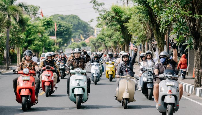 Hari Batik Nasional, Pencinta Vespa di 5 kota Besar di Indonesia Lakukan Riding Bersama