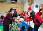 J&T Express Berbagi Paket Kebahagiaan Jelang Hari Natal di Komunitas Disabilitas Jakarta