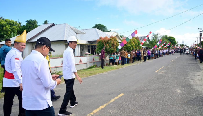Tinjau Jalan Lingkar Karakelang Kepulauan Talaud, Jokowi: Perlancar Konektivitas Logistik