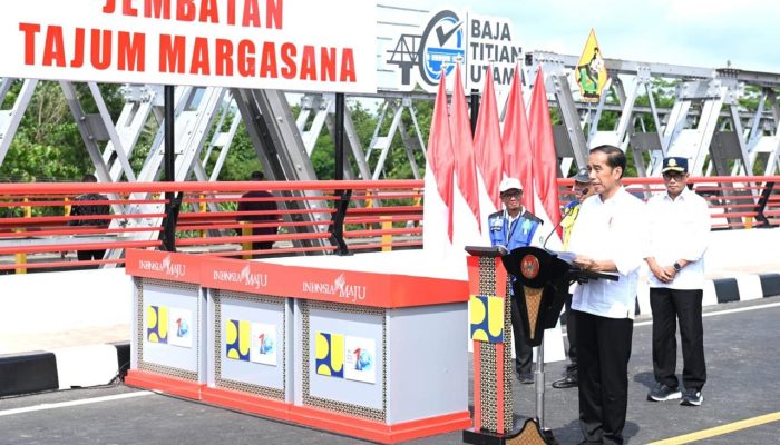 Resmikan 3 Jembatan di Jawa Tengah, Jokowi: Mobilitas Barang dan Orang Makin Cepat