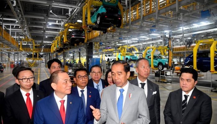 Kunjungi Pabrik VinFast, Jokowi Sambut Baik Rencana Investasi Produsen Mobil Asal Vietnam