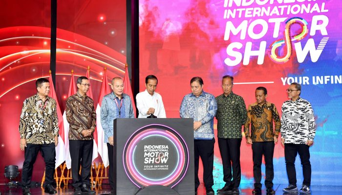 Buka Pameran Otomotif IIMS 2024, Jokowi: Kendaraan Listrik Masa Depan Otomotif Indonesia