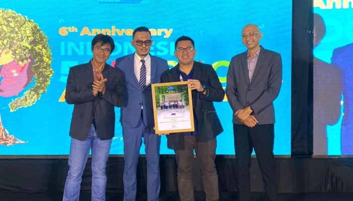 JNE Sabet Penghargaan Indonesia 50 Best CSR Awards 2024 Kategori Layanan Kurir