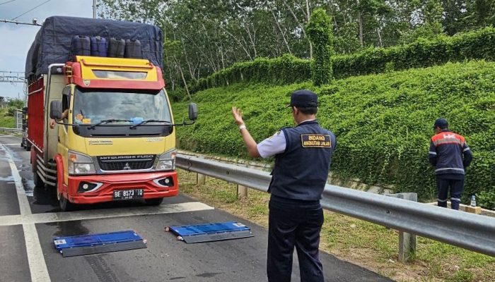 Hutama Karya Gencar Kampanye Bahaya Microsleep dan Zero Truk ODOL di  Jalan Tol Sumatera