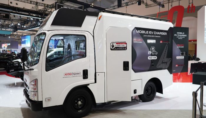 Terobosan Isuzu ELF sebagai Basis Kendaraan Mobile EV Charger Tampil di GIIAS 2024