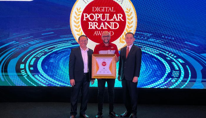 JNE Sabet Penghargaan Indonesia Digital Popular Brand Award 2024 Kategori Jasa Kurir
