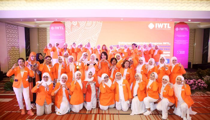 Menko Airlangga Kukuhkan IWTL, Organisasi Logistik Perempuan Pertama di Indonesia
