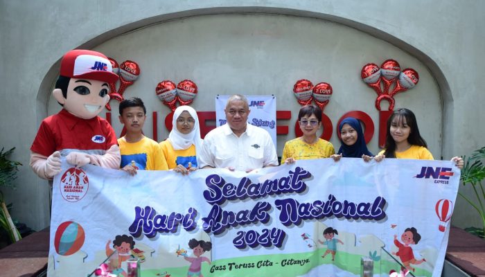 Rayakan Hari Anak Nasional, JNE Berbagi Kebahagiaan bersama Anak-anak Berprestasi