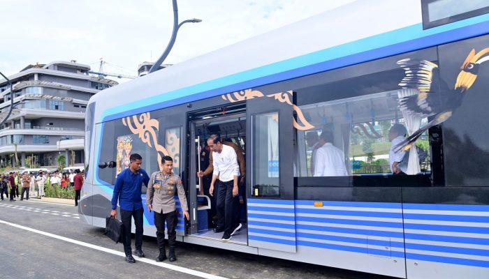 Lebih Murah dari MRT dan LRT, Presiden Jokowi Jajal Trem Otonom di Ibu Kota Nusantara