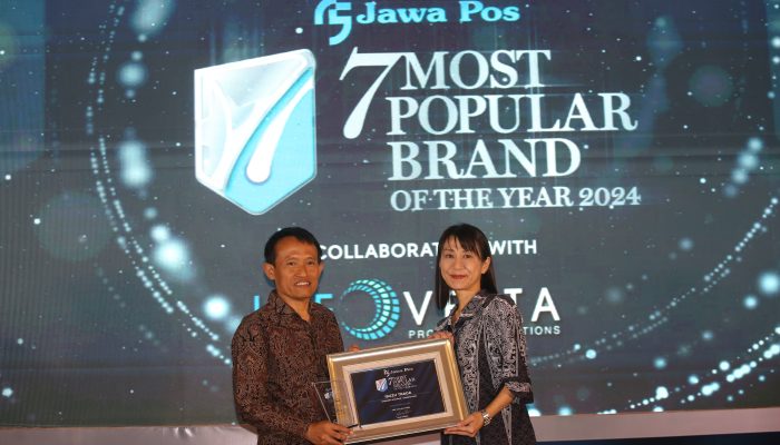Isuzu Raih Penghargaan 7 Most Popular Brand of The Year 2024 Kategori Otomotif Logistik