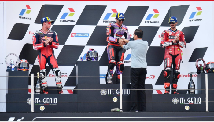 Jokowi Saksikan dan Serahkan Trofi MotoGP Pertamina GP Indonesia 2024 di Mandalika
