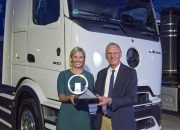 Mercedes-Benz eActros 600 Dianugerahi “International Truck of the Year 2025”