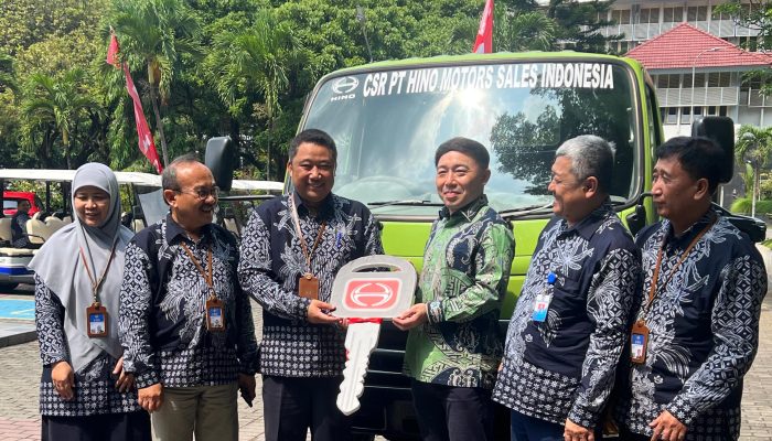 CSR HMSI Serahkan Truk Hino 300 sebagai Media Praktik di Universitas Negeri Yogyakarta