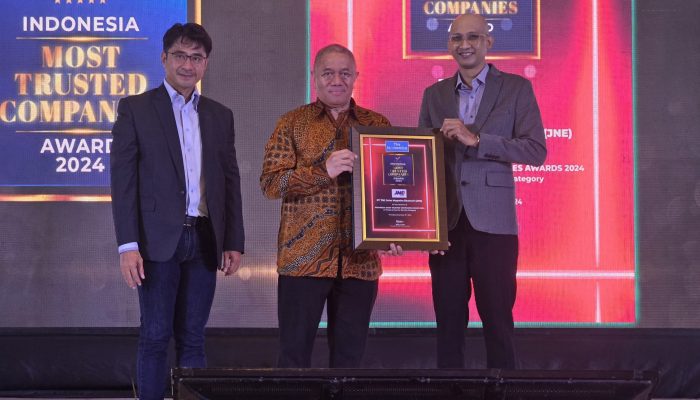 Konsisten Beri Layanan Prima, JNE Raih Indonesia Most Trusted Companies Award 2024