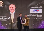 Bos JNE M. Feriadi Soeprapto Dianugerahi Penghargaan Indonesia CEO Excellence 2024
