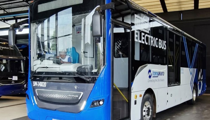 Sinar Jaya dan Grup Bakrie Rilis 20 Bus Listrik Transjakarta Tebaru Produksi Laksana