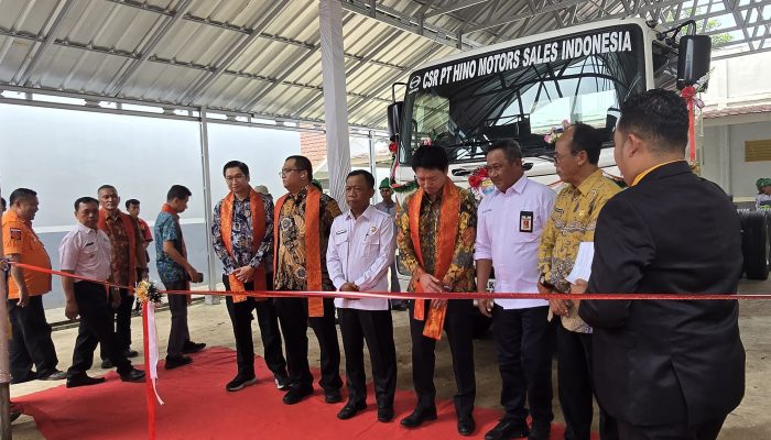 HMSI Serahkan Truk Hino 500 Series untuk Dukung Pendidikan Vokasi di SMKN 1 Belitang III