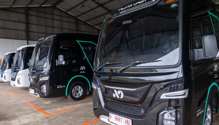 Tingkatkan Layanan, AO GROUP Luncurkan 10 Unit Armada Baru Produksi Trijaya Union