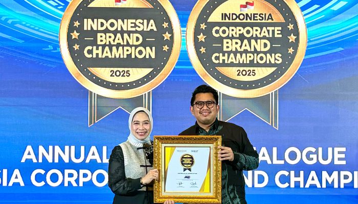 JNE Raih Penghargaan Indonesia Brand Champion di Infobrand Summit 2025