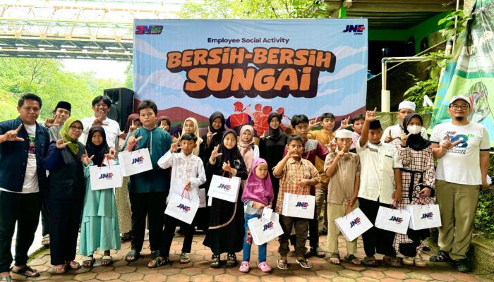 JNE Peringati Hari Sampah Nasional dengan Bersihkan Sungai Ciliwung Sepanjang 7 Kilometer