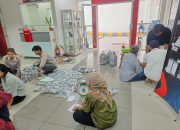 Hasil Tabungan Usaha 5 Tahun, Konsumen Di Palangkaraya Beli Truk Isuzu Pakai Uang Koin