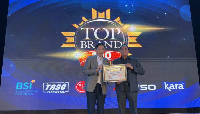 Mitsubishi Fuso Borong Penghargaan Top Brand 100 Award 2025 dan WOW Brand 2025