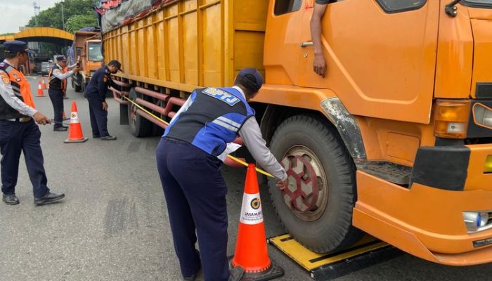 Razia Truk ODOL di Tol Dalam Kota Jakarta, Terjaring 93 Kendaraan Terkena Sanksi Tilang