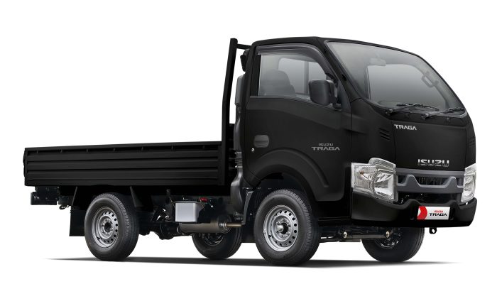 Isuzu TRAGA Hadir dengan Warna Baru Black Premium, Bak Terluas dan Muat 60 Galon Air