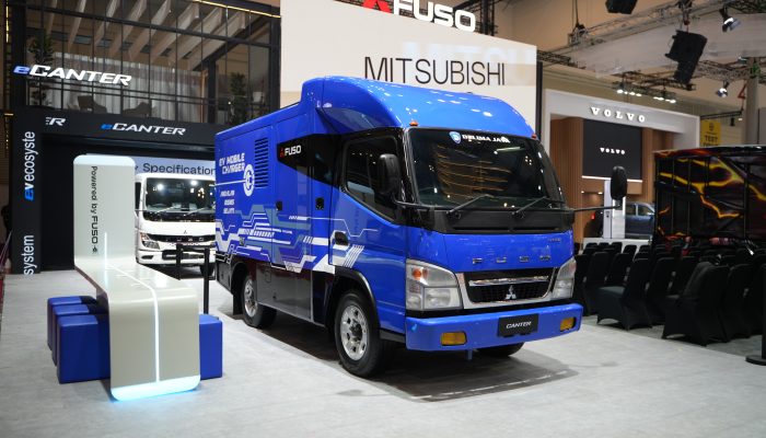 Mitsubishi Fuso Perkenalkan EV Mobile Charger untuk Truk Listrik eCanter di GIIAS 2025