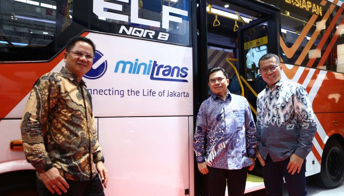 Isuzu ELF NQR B Jadi Andalan Armada Transjakarta Dipamerkan di GIIAS 2025