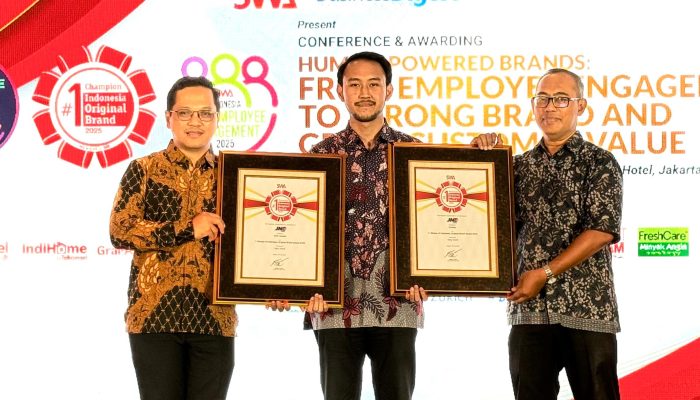 JNE Sabet 2 Penghargaan di Ajang Original Brands Award 2025 Kategori Kurir dan Kurir COD