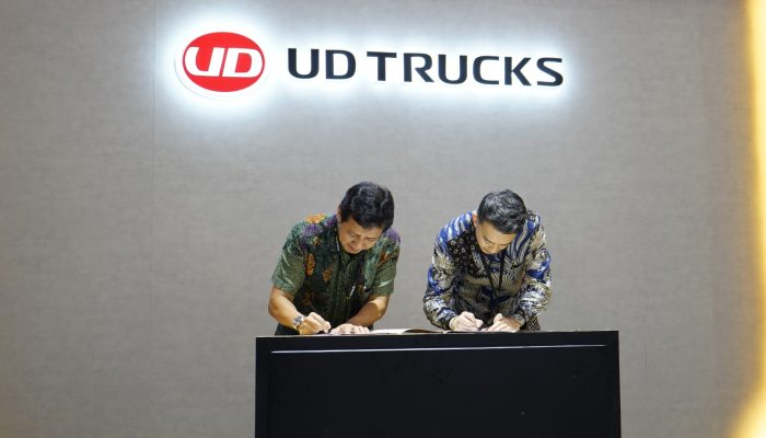 Cegah Kecelakaan, Astra UD Trucks Patra Logistik Teken MoU Perawatan Armada Tangki BBM