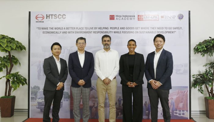 Hino dan Nestlé Indonesia Kolaborasi Perkuat Budaya Keselamatan Pengiriman Logistik
