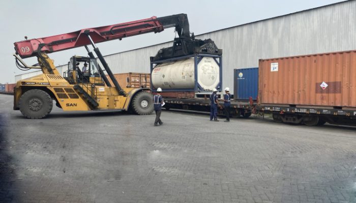 KAI Logistik Catatkan Kinerja Positif dalam Layanan Angkutan Limbah B3, Tembuh 2000 Ton