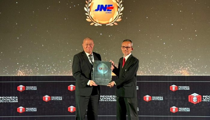 JNE Kembali Raih Penghargaan Kategori Courier of The Year di Indonesia Logistics Awards 2025