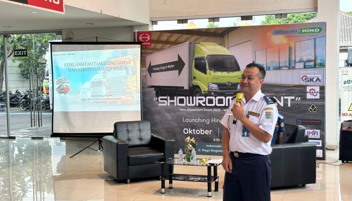Sukses di GIIAS 2025, Hino 300 – 136 MDLR Diperkenalkan Secara Lokal di Malang