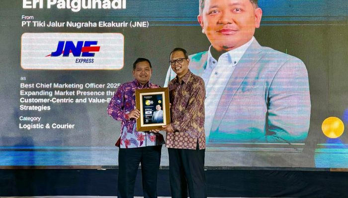 Eri Palgunadi Wakili JNE Raih Penghargaan Best Chief Marketing Officer (CMO) Award 2025