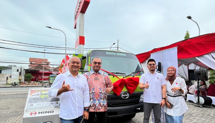 Menjawab Kebutuhan Logistik Jawa Tengah, Hino300 – 136 MDLR Resmi Hadir di Solo dan Semarang