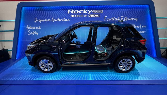 Daihatsu Bedah Teknologi Rocky e-SMART Hybrid Secara Eksklusif di GJAW 2025
