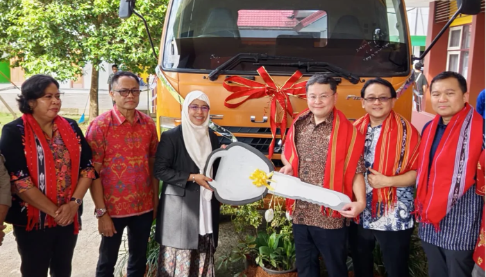 Sumbangsih Pendidikan, KTB Donasikan Mitsubhishi Fuso Fighter kepada SMK Negeri 3 Ambon