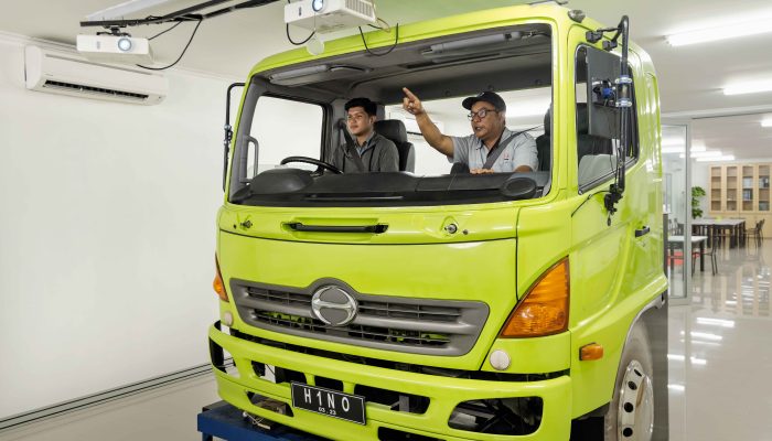Hino Total Support Customer Center (HTSCC) Wujud Nyata Total Support  Hino dari Hulu ke Hilir