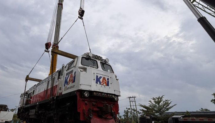 Perkuat Angkutan Lebaran 2026, KAI Logistik Kirim 12 Unit lokomotif dari Pulau Sumatera ke Pulau Jawa