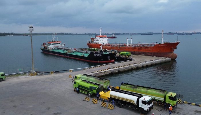 Kinerja Operasional Pelabuhan Pulau Baai Bengkulu Naik Dua Kali Lipat Berkat Sistem Drop Tank