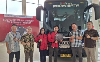 Hino Serahkan Bus GB 150 kepada CV Ekspedisi Kanisha (Laskad Trans) di Palembang