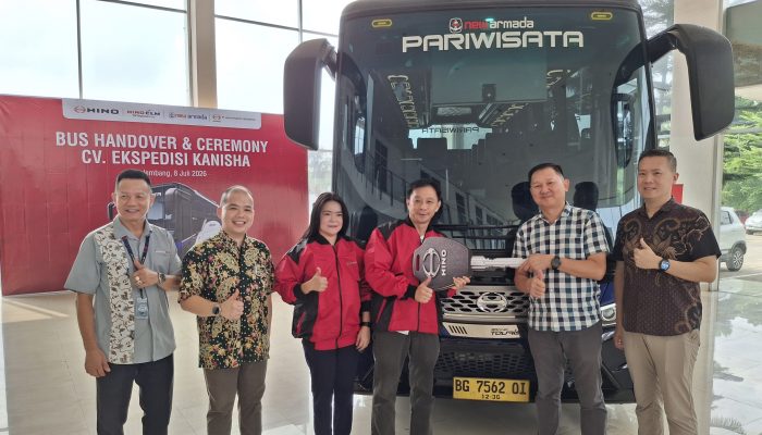 Hino Serahkan Bus GB 150 kepada CV Ekspedisi Kanisha (Laskad Trans) di Palembang