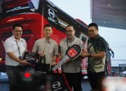Serah Terima di GIIAS 2026, PO Efisiensi dan PO Kairos Percayakan Armada Barunya kepada Hino